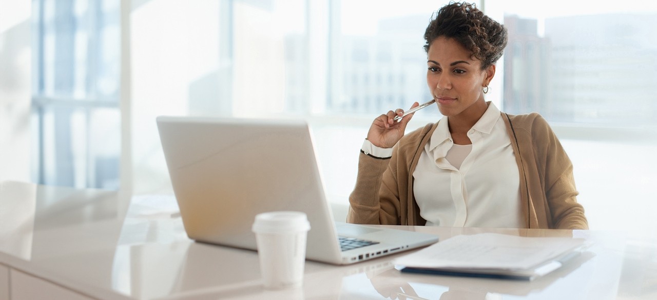 Lady on laptop